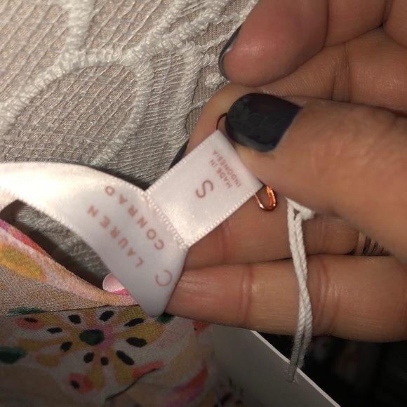 Gorgeous Lauren Conrad flowered beach cover up - Picture 5 of 8